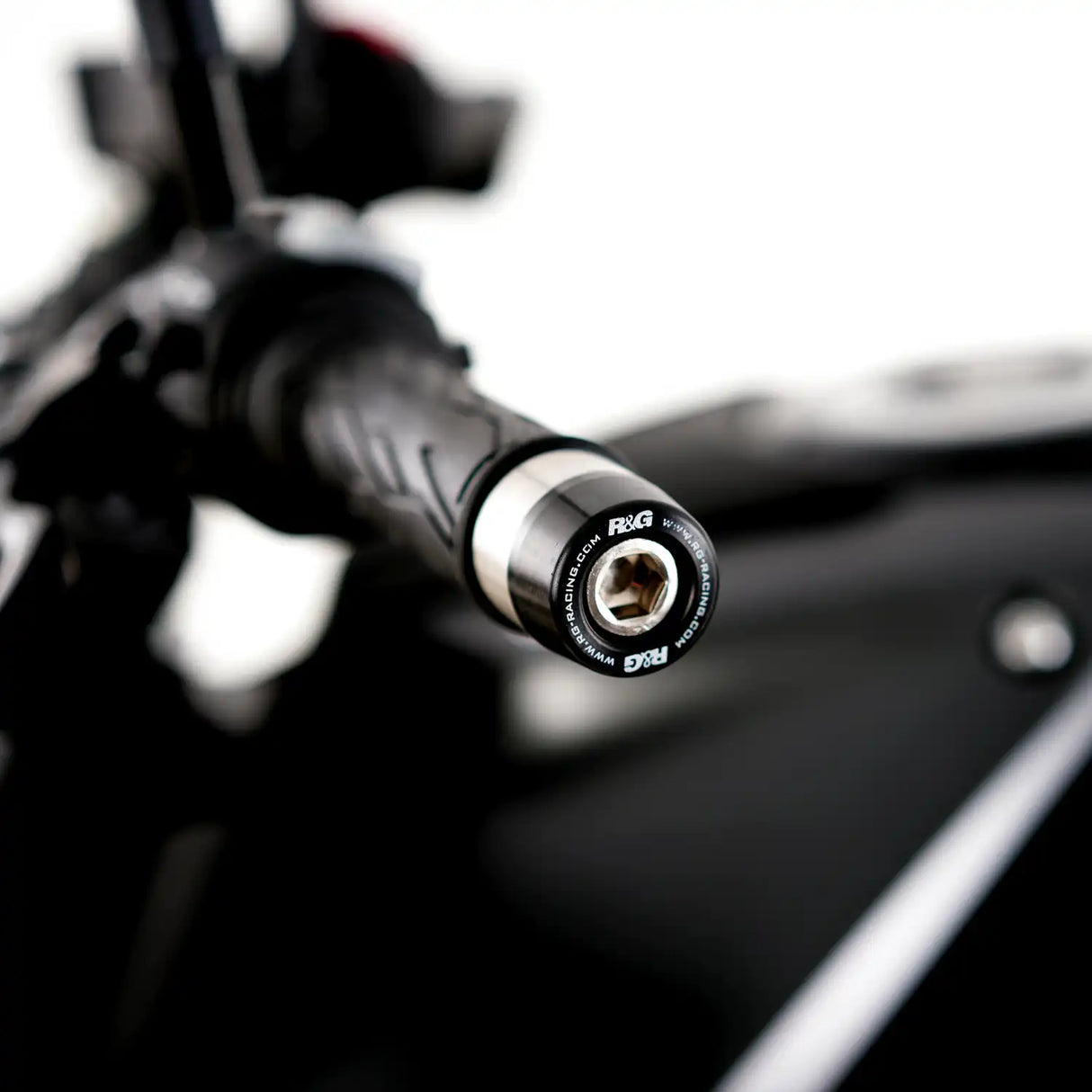 R&G Racing Bar End Sliders Black for Suzuki GSX-R1000/GSX-R1000R
