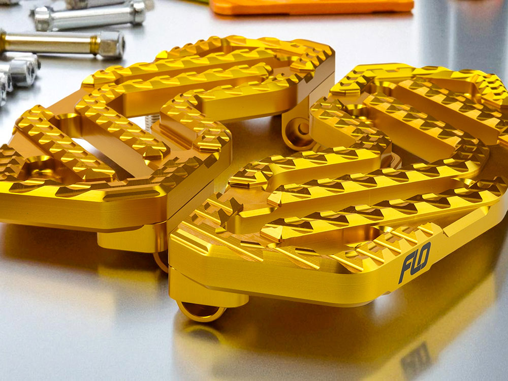 Flo Motorsports FLO-V-800V5GLD Savage Series Front Floorboards Gold for Harley-Davidson Touring 80-Up/FL Softail 86-17/Dyna Switchback 12-16