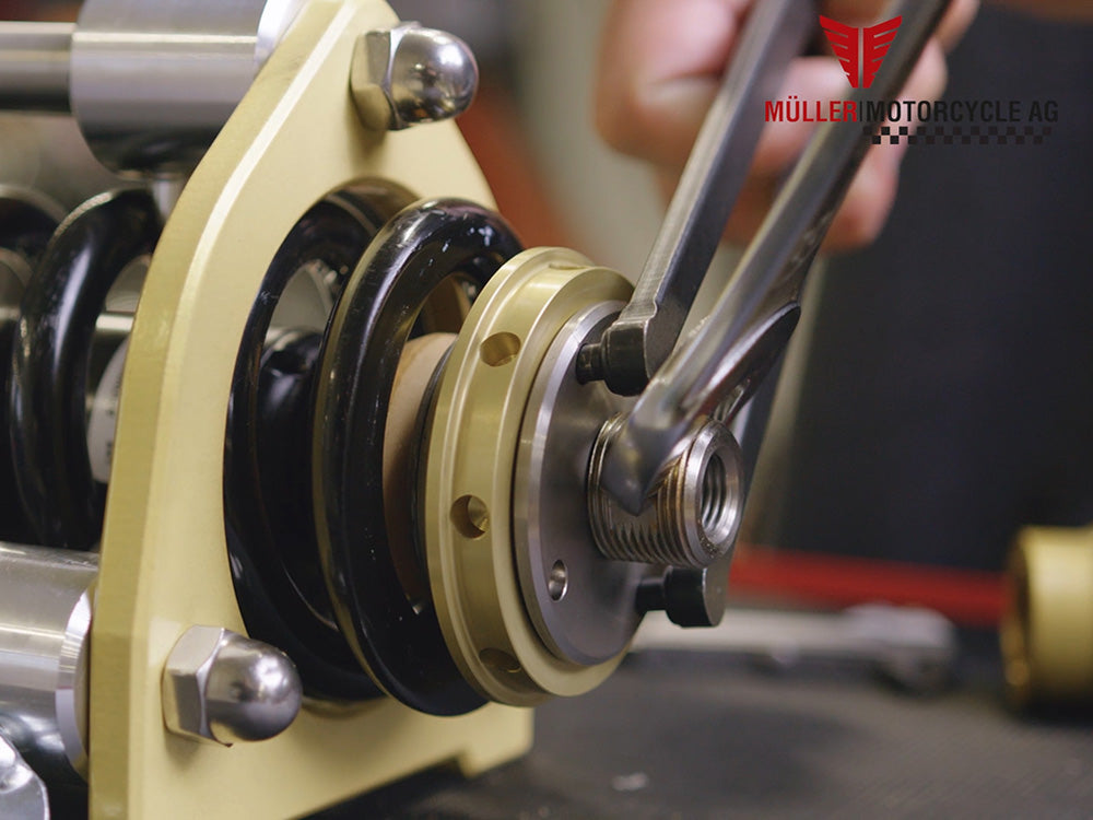 Muller Motorcycle AG MUL-130-0 Shock Spring Compression Tool for Harley-Davidson M8 Softail Models 18-Up/Evolution/Twin Cam Softail Models w/Adapter