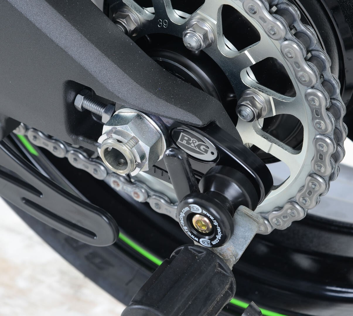 R&G Racing Cotton Reels M8 Black for Kawasaki ZX-10R 16-20/ZH2 2020