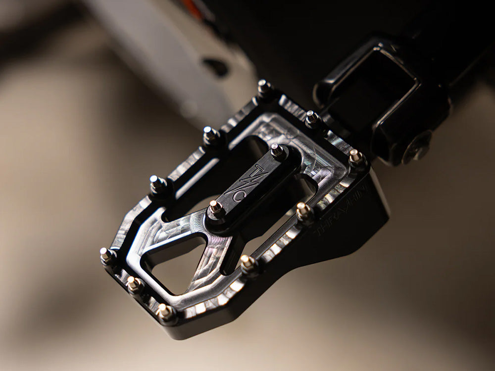 Thrashin Supply TS-TSC-2022-1-SR Aggressor Rear Passenger Footpegs Black for Harley-Davidson Softail 18-Up