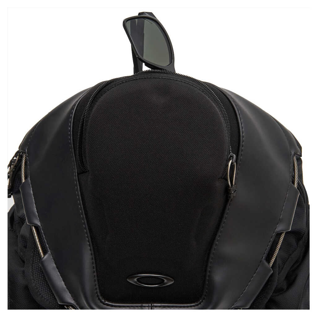 Oakley Kitchen Sink Stealth Black 34L Backpack