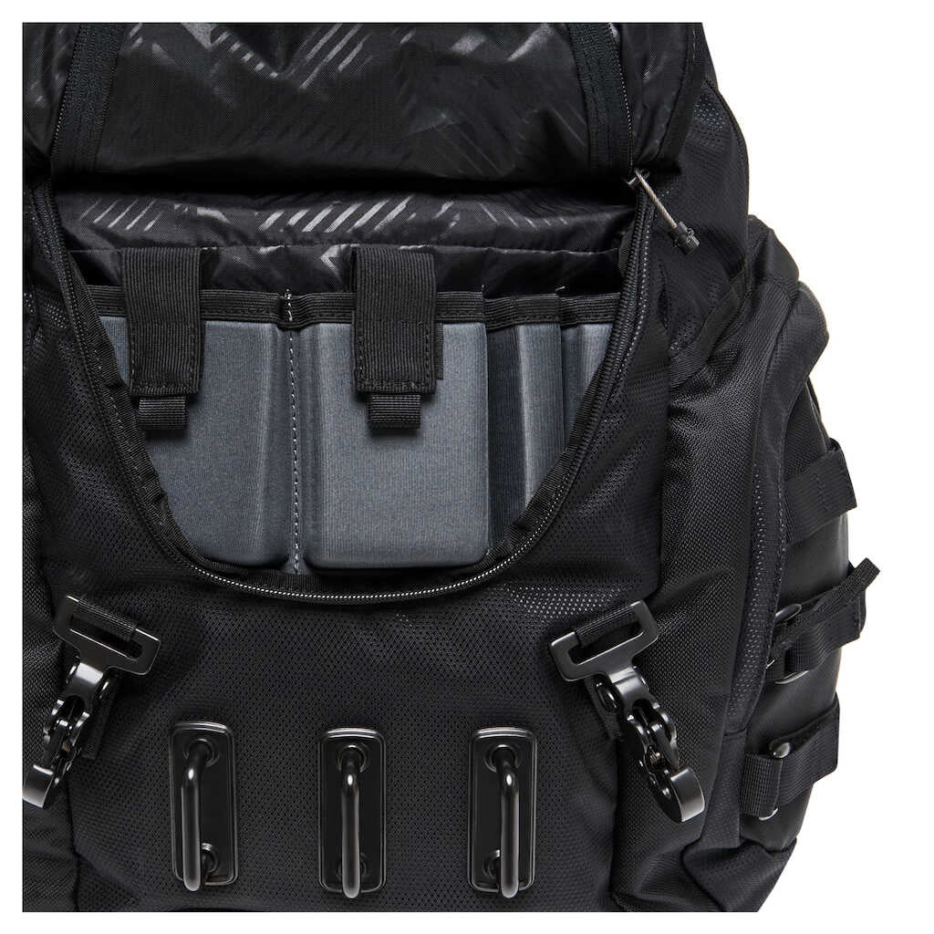 Oakley Kitchen Sink Stealth Black 34L Backpack