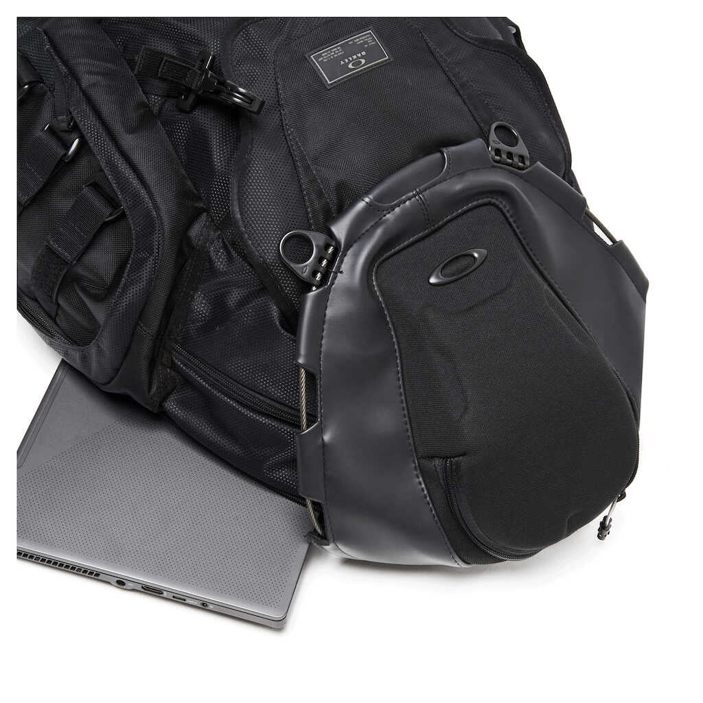 Oakley Kitchen Sink Stealth Black 34L Backpack