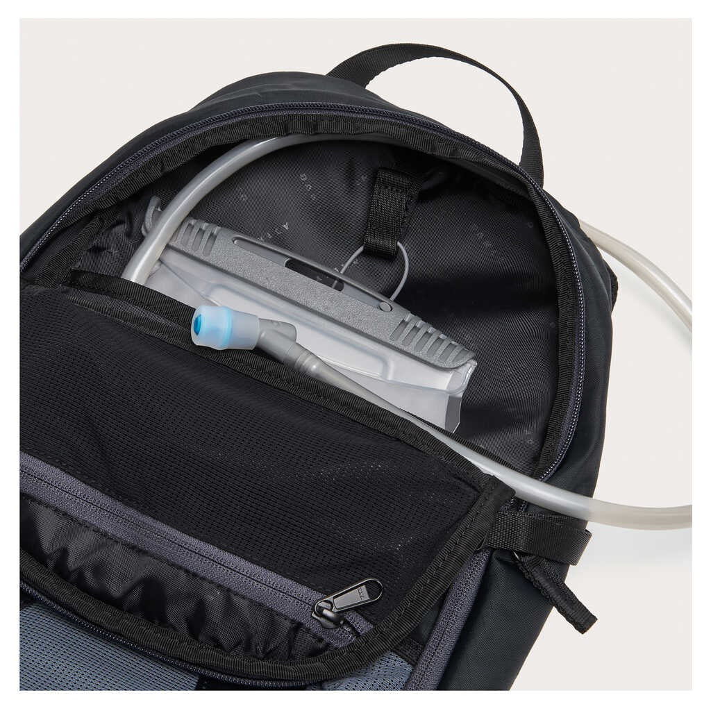 Oakley Seeker Traverse RC Blackout 13L Hydra Bag