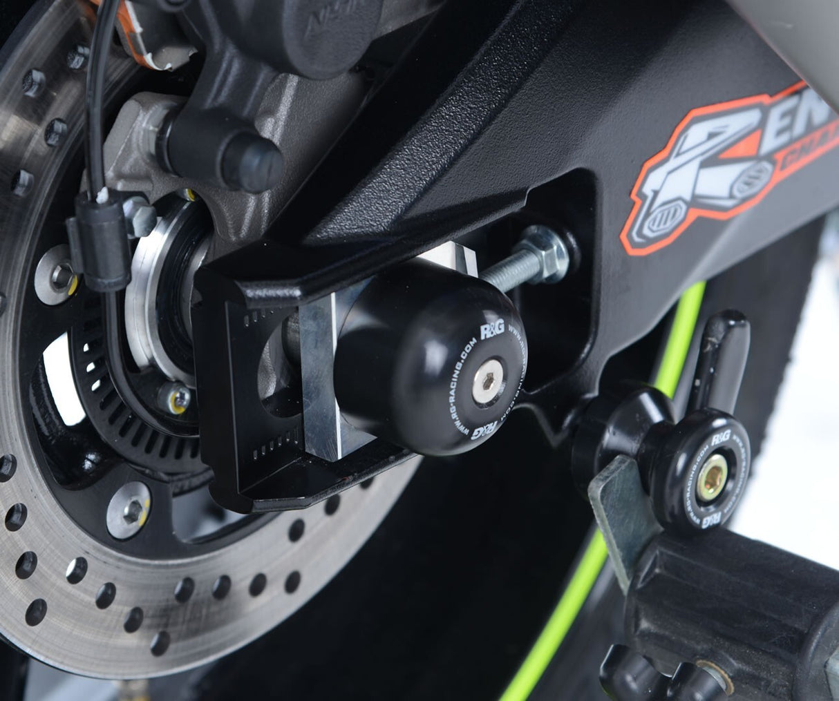 R&G Racing Swingarm Protectors Black for Suzuki GSX-R1000/GSX-R1000R 17-20