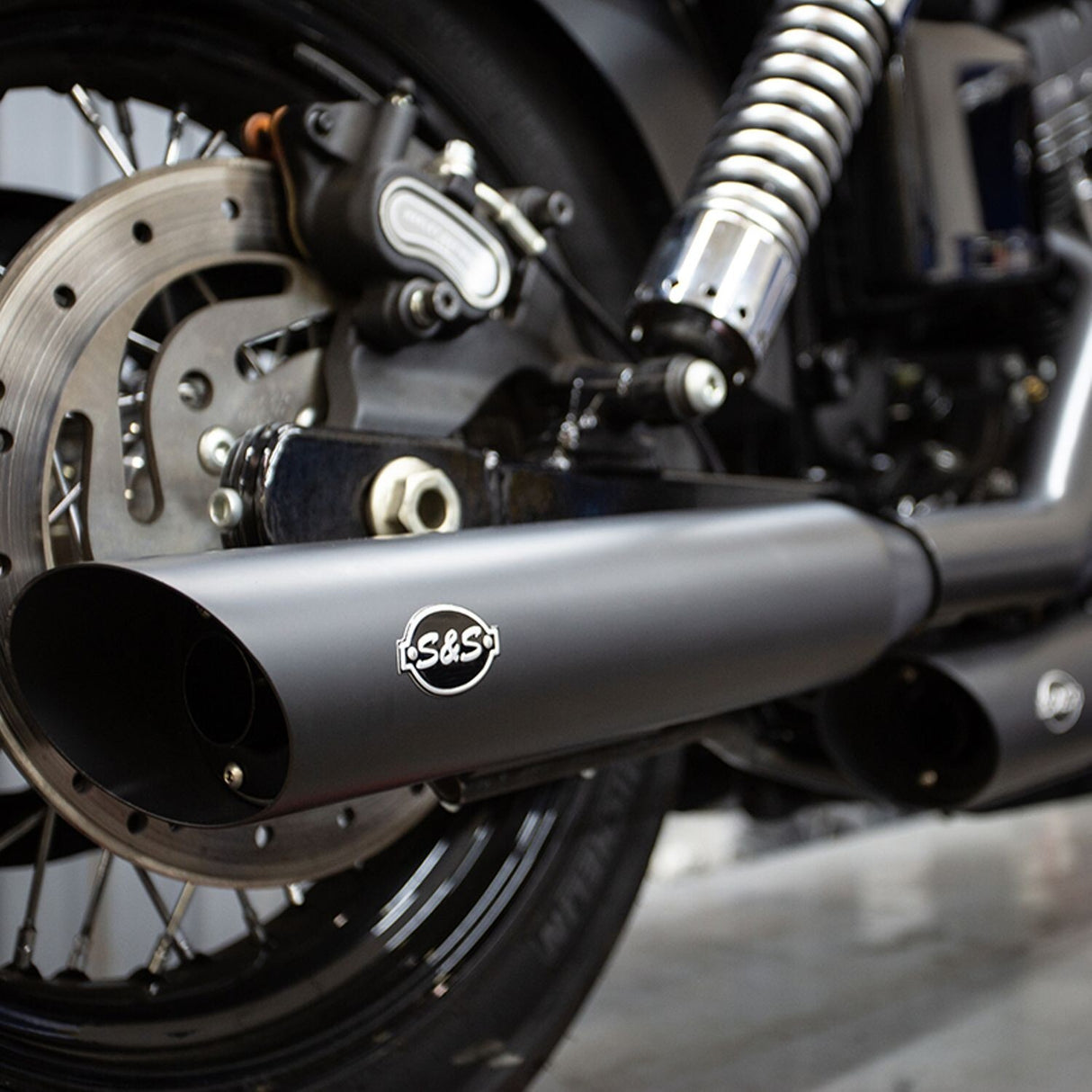 S&S Cycle SS-550-0720 Slash Cut 3.25" Slip-On Mufflers Black w/Slash Down End for H-D Dyna 95-09 Models w/Staggered Exhaust