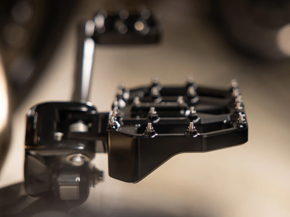 Thrashin Supply TS-TSC-2031-1-SF Aggressor Front Rider Mini Floorboards Black for Harley-Davidson Softail 18-Up