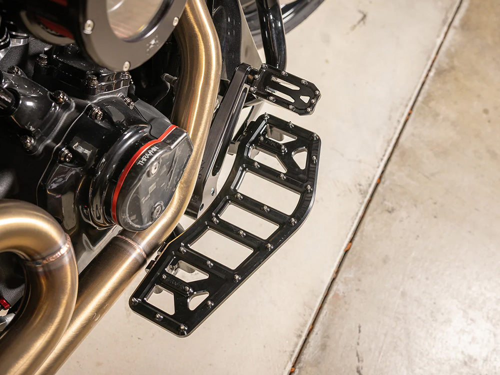 Thrashin Supply TS-TSC-2219-1 Aggressor Front Rider Floorboards Black for Harley-Davidson Touring 80-Up/FL Softail 86-17/Dyna Switchback 12-16
