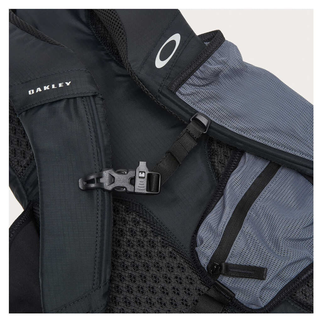 Oakley Seeker Traverse RC Blackout 13L Hydra Bag